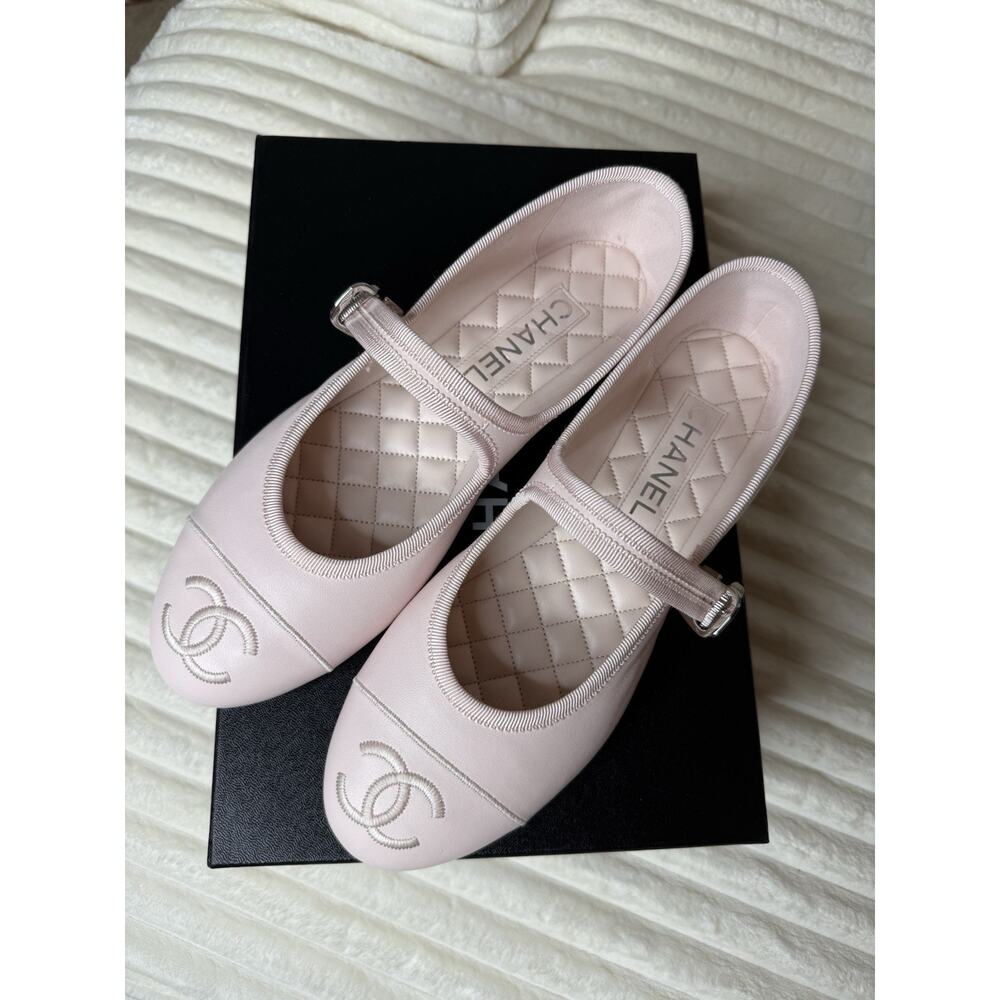 CHANEL Pale Pink Leather Mary Jane With CC Toe Stitch 26P